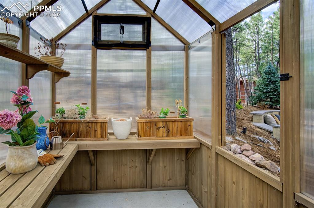 Image 28 of 32: Greenhouse