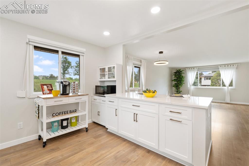 Image 10 of 50: Kitchen