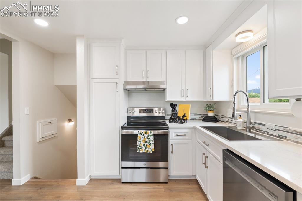 Image 6 of 50: Stainless appliances! Tons of cabinet space!