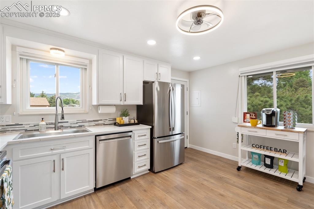 Image 9 of 50: Rolling island/coffee bar is INCLUDED!