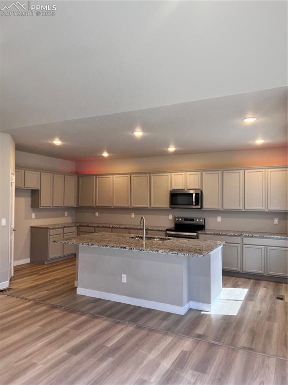 Image 5 of 34: Kitchen