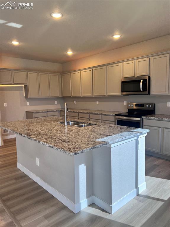 Image 8 of 34: Kitchen