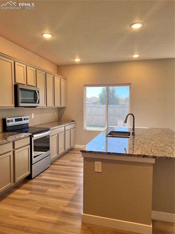 Image 9 of 34: Kitchen