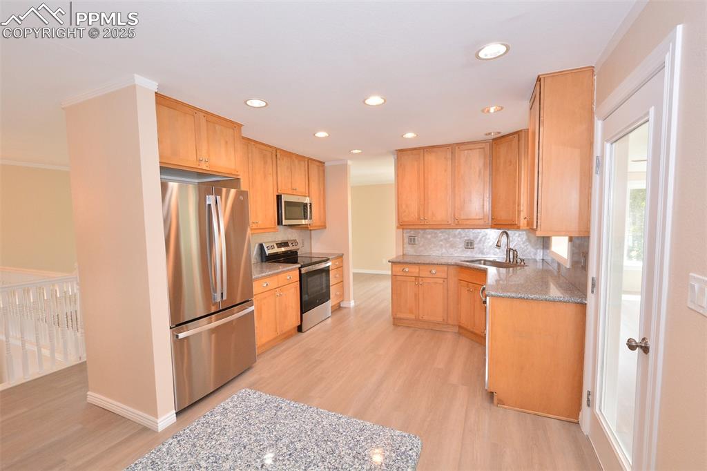 Image 12 of 50: Kitchen