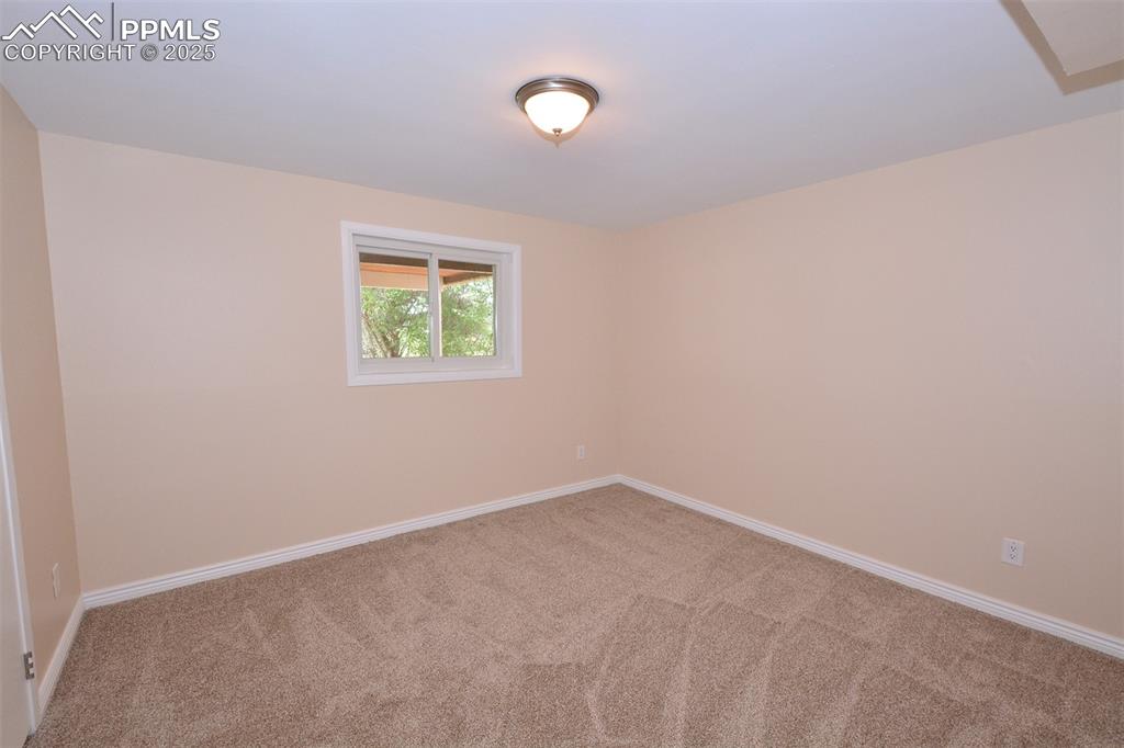 Image 39 of 50: Bedroom 3