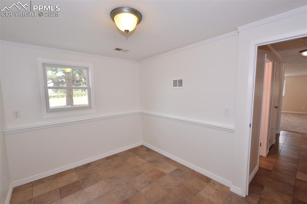 Image 40 of 50: Mudroom or work out room
