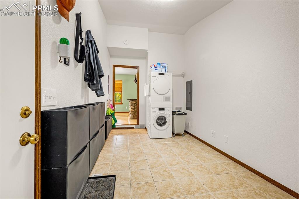 Image 29 of 37: Laundry