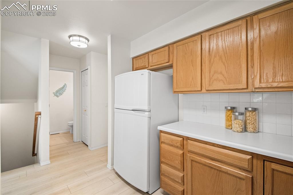 Image 12 of 40: Kitchen