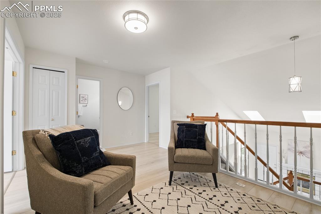 Image 15 of 40: Sitting Room