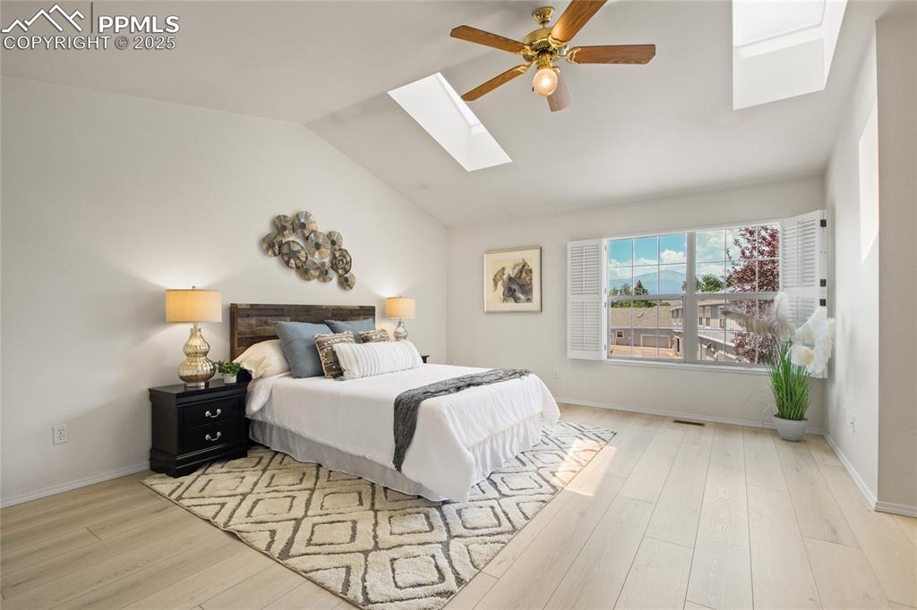 Image 16 of 40: Bedroom