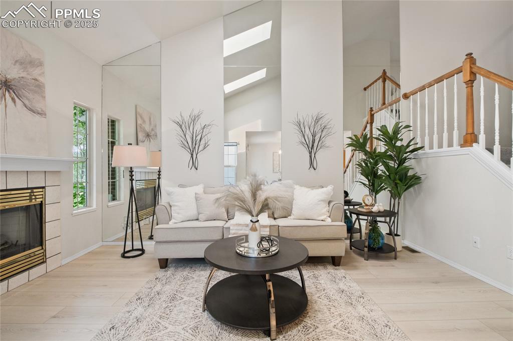 Image 5 of 40: Living Room