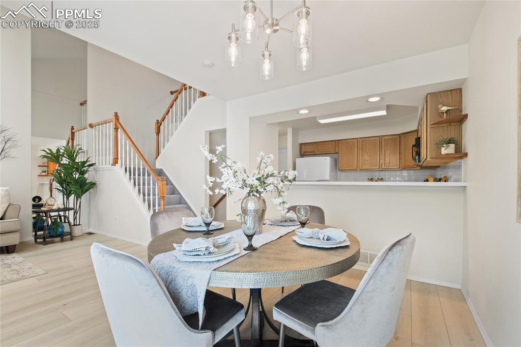 Image 8 of 40: Dining Area
