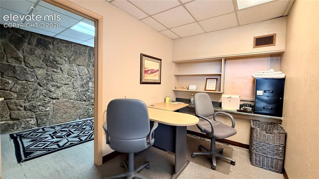 Image 2 of 8: Office