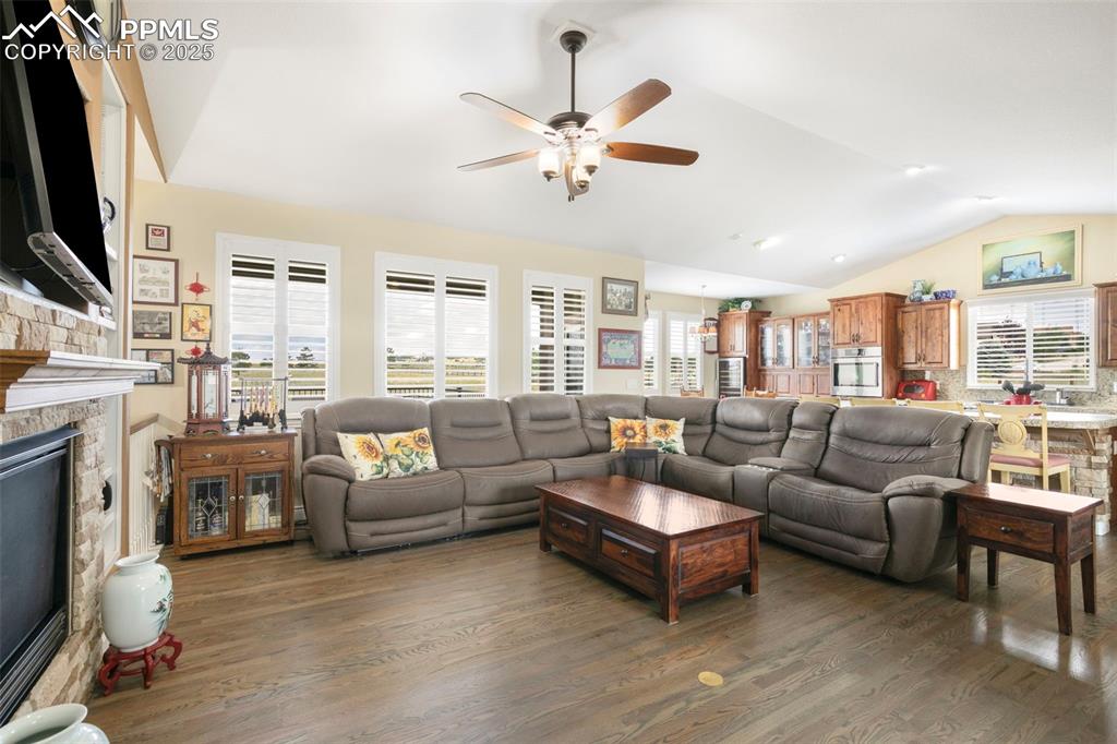 Image 12 of 50: Living Room