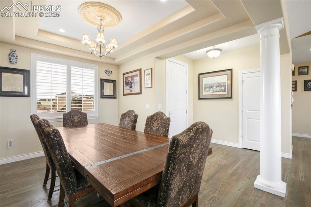 Image 13 of 50: Dining Area