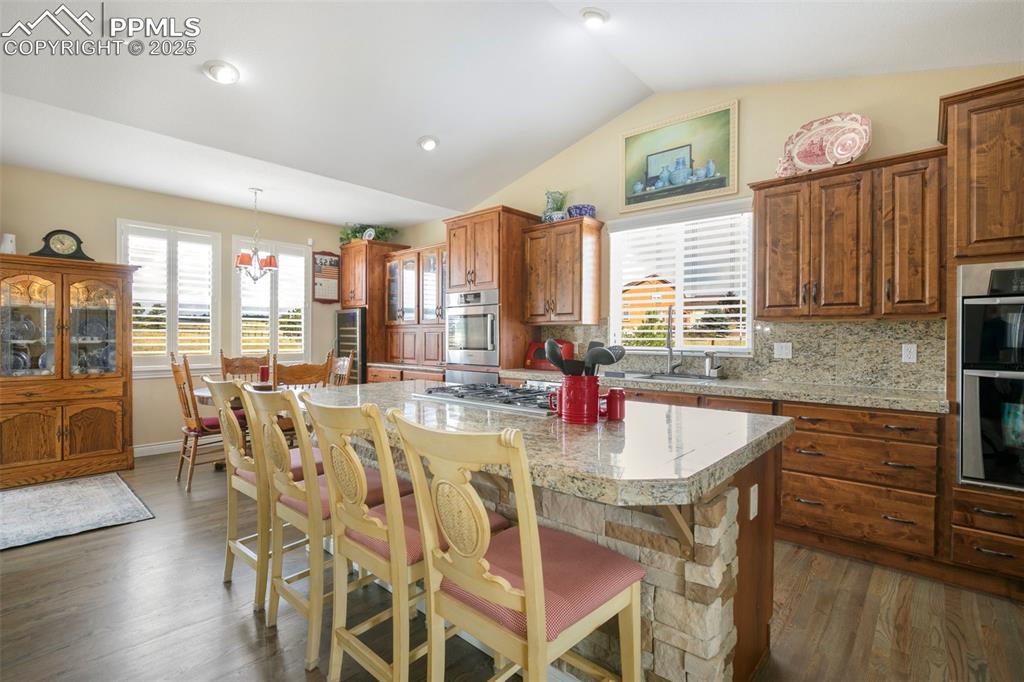 Image 16 of 50: Kitchen