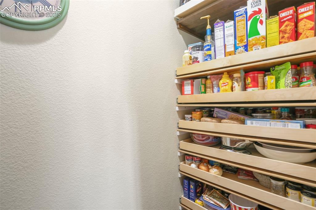 Image 25 of 50: Pantry