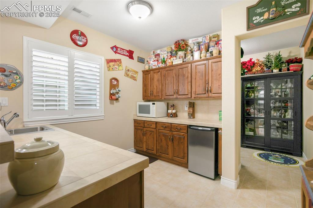Image 40 of 50: Kitchen