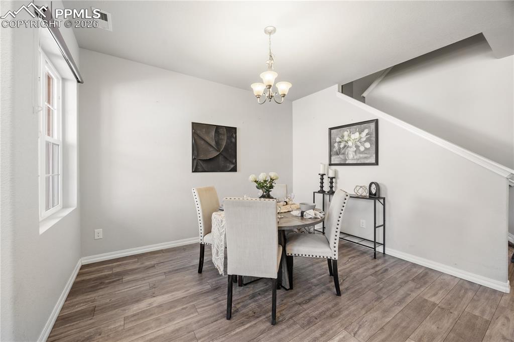 Image 11 of 38: Dining Area