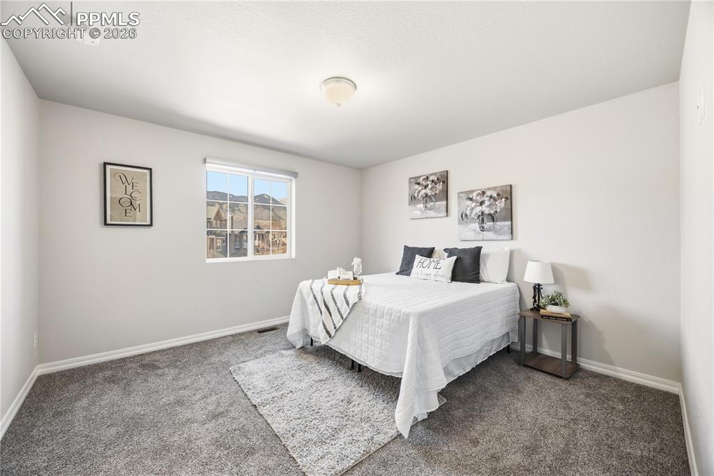 Image 18 of 38: Bedroom