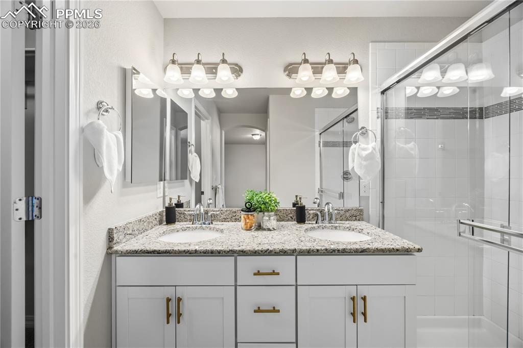 Image 21 of 38: Bathroom