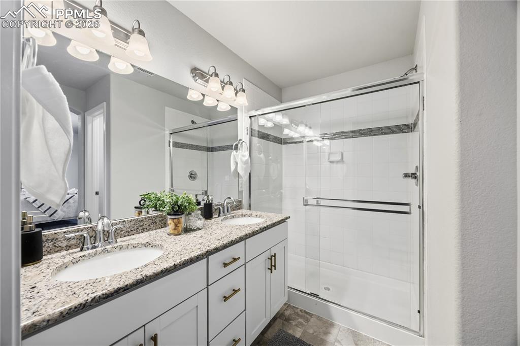 Image 22 of 38: Bathroom