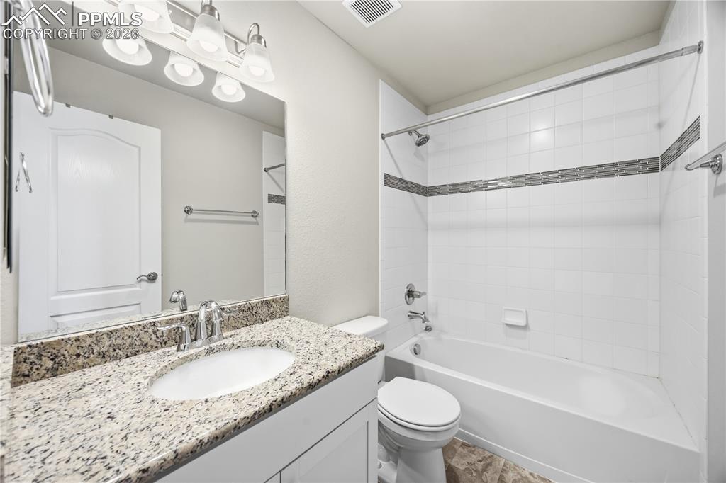 Image 27 of 38: Bathroom