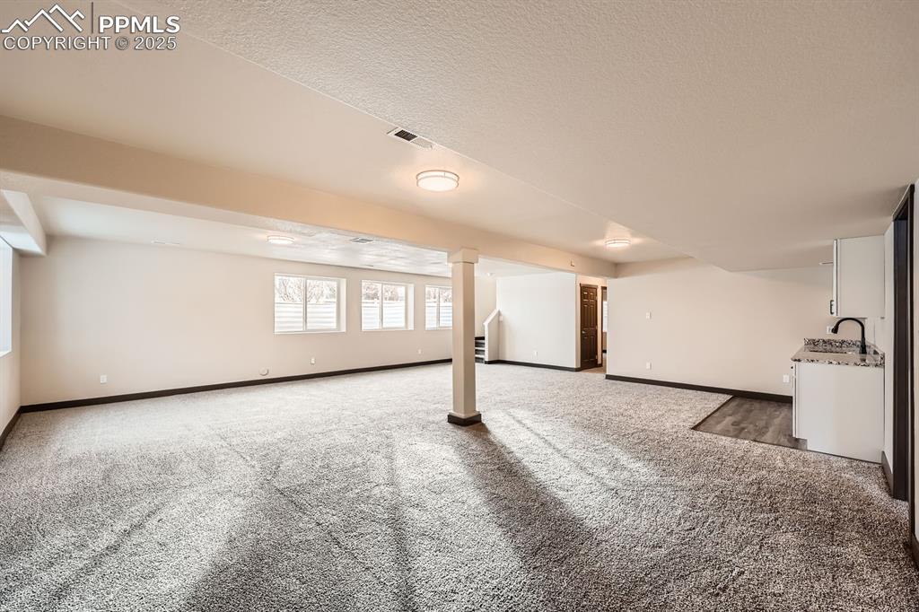 Image 20 of 25: Large Area for entertaining or family area