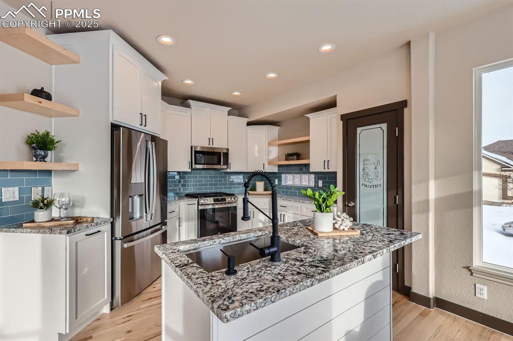 Image 6 of 25: Kitchen