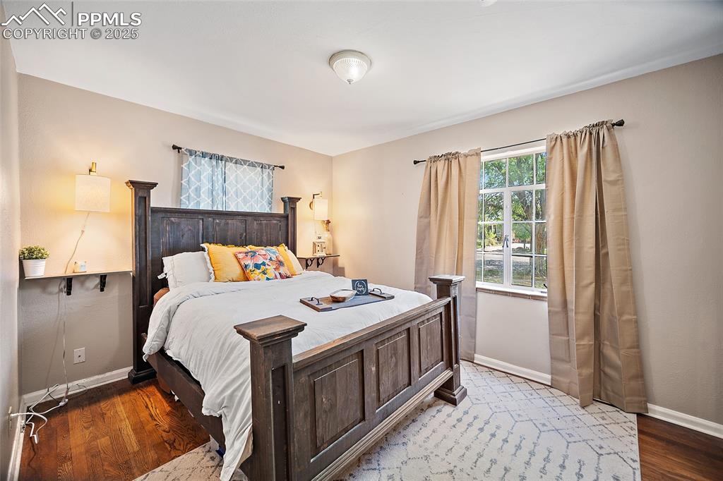 Image 12 of 22: Bedroom