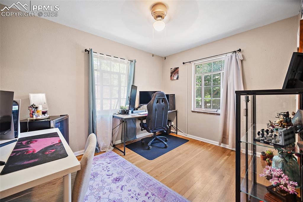 Image 14 of 22: Office