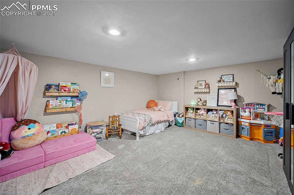 Image 17 of 22: Bedroom