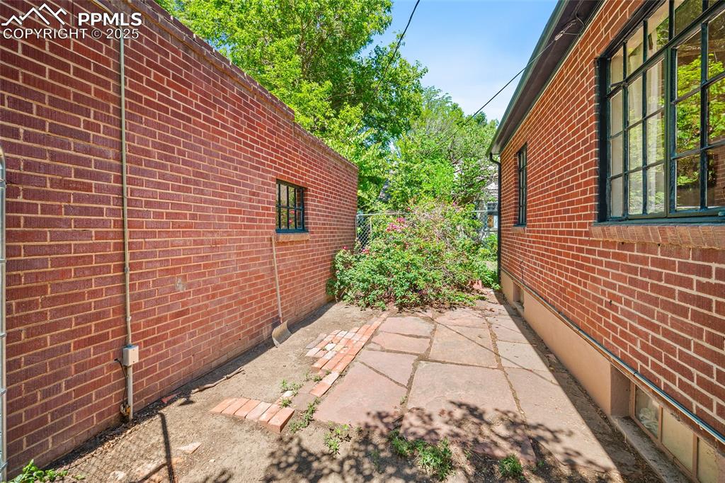 Image 21 of 22: Patio