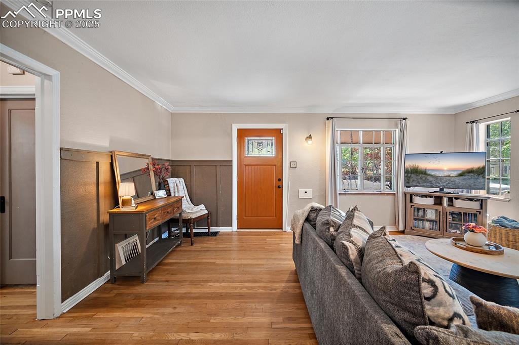 Image 3 of 22: Entry