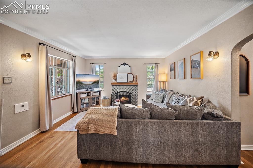 Image 4 of 22: Living Room