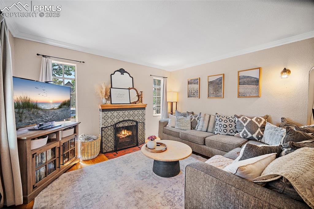 Image 5 of 22: Living Room