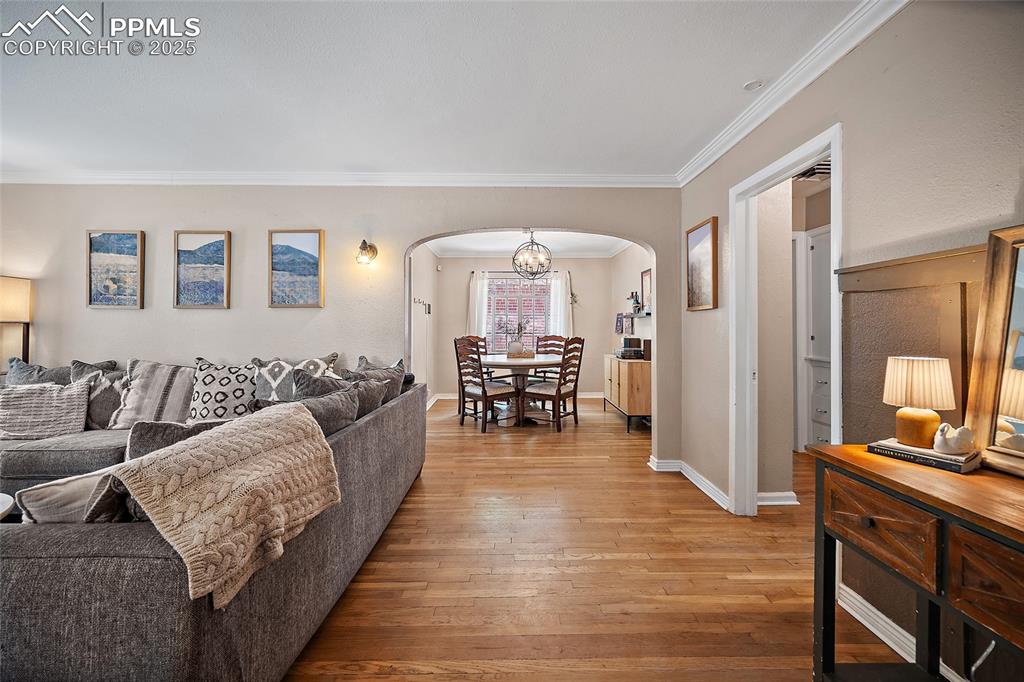 Image 6 of 22: Living Room