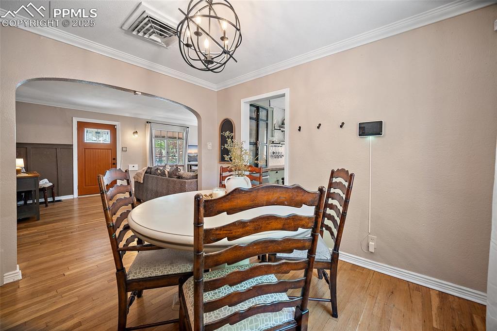 Image 8 of 22: Dining Area