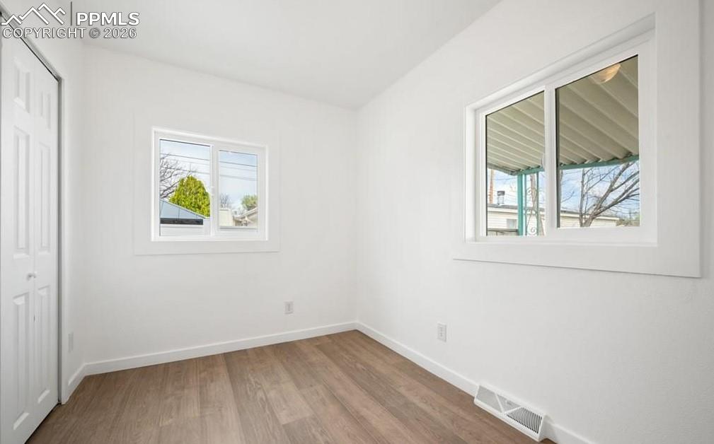 Image 12 of 33: Bedroom