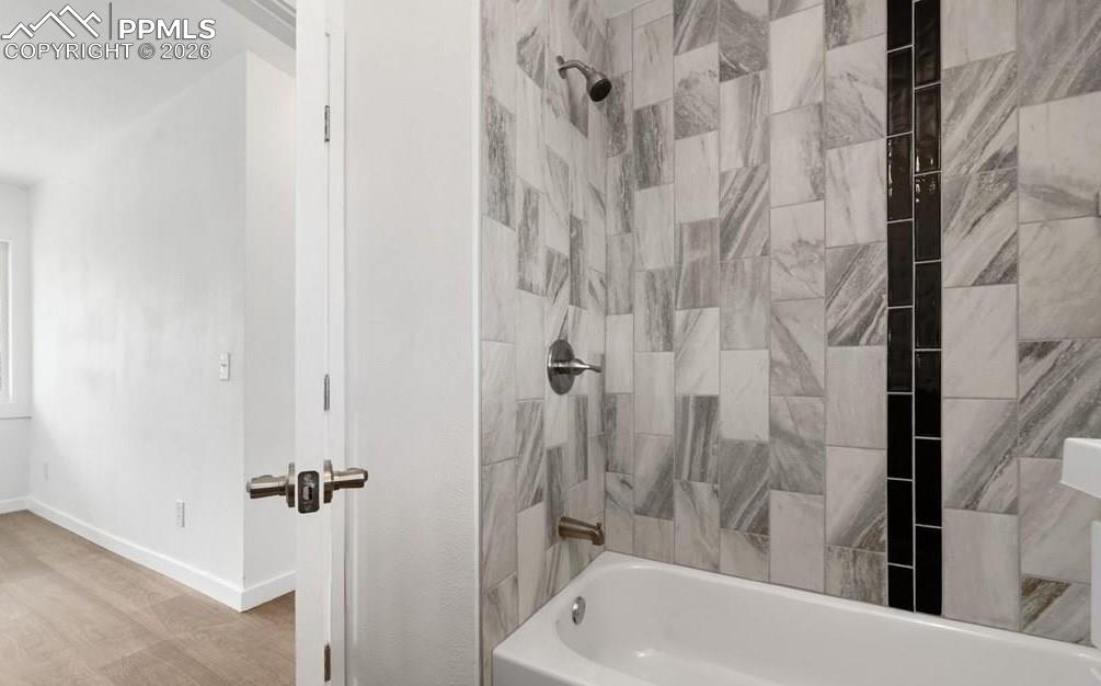 Image 17 of 33: Bathroom