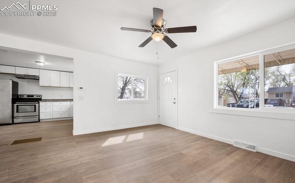 Image 5 of 33: Entry