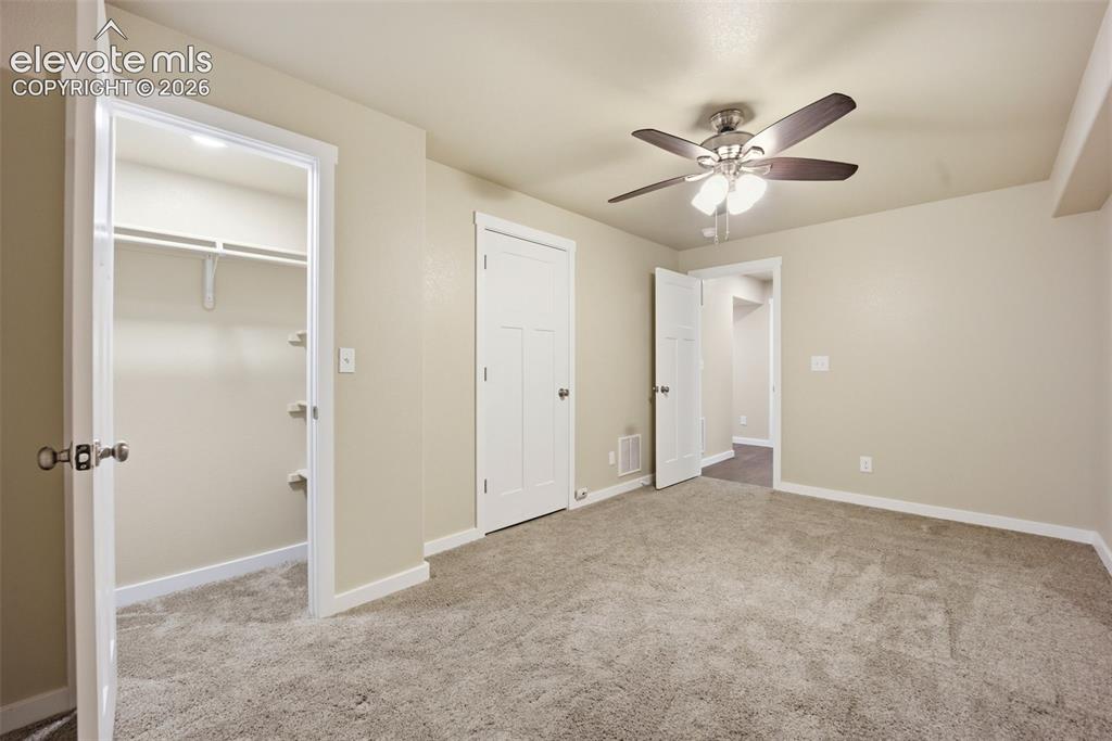 Image 19 of 33: Bedroom