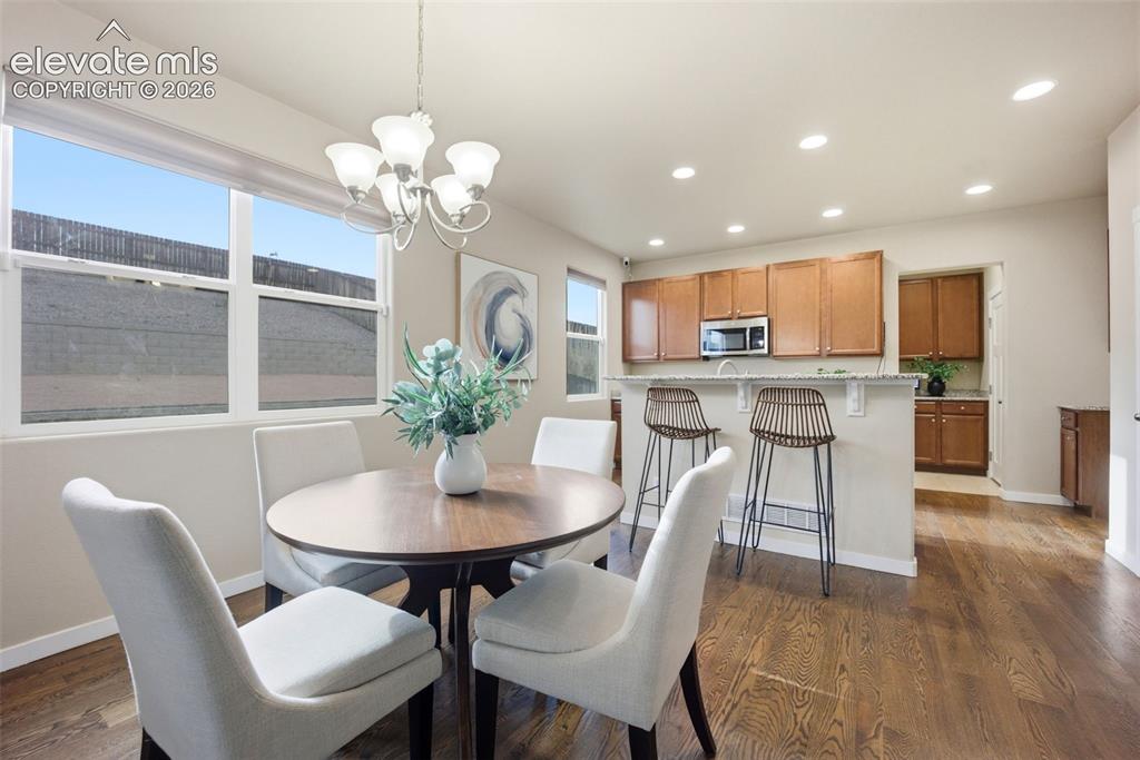 Image 9 of 33: Dining Area