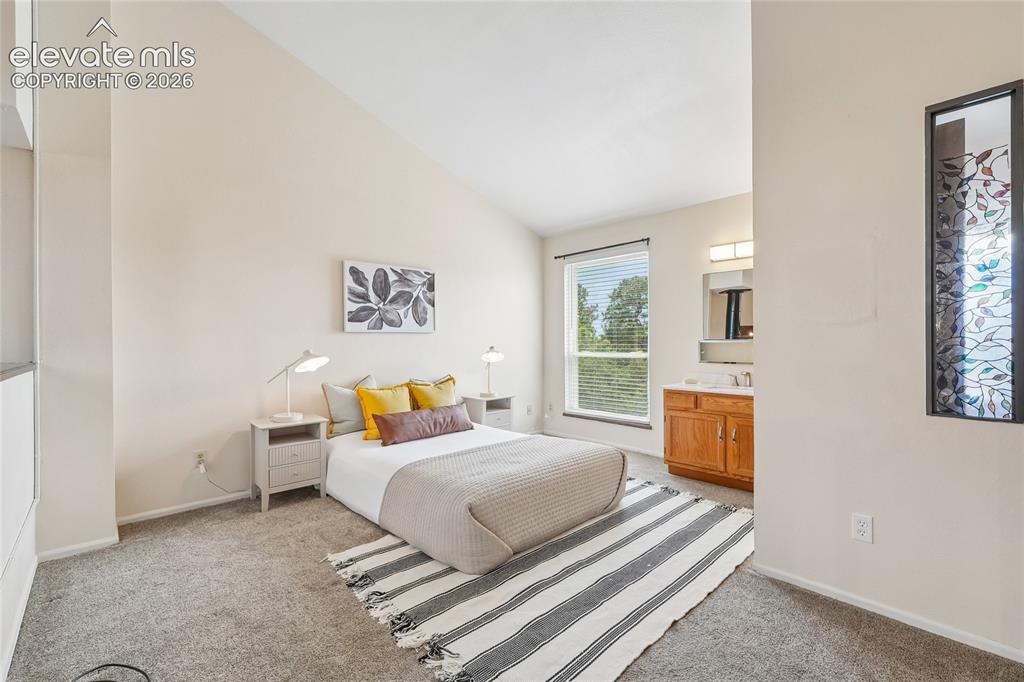 Image 15 of 26: Bedroom