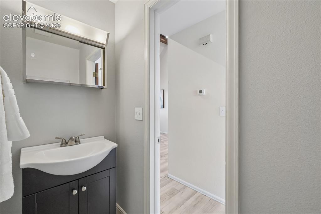 Image 16 of 26: Bathroom