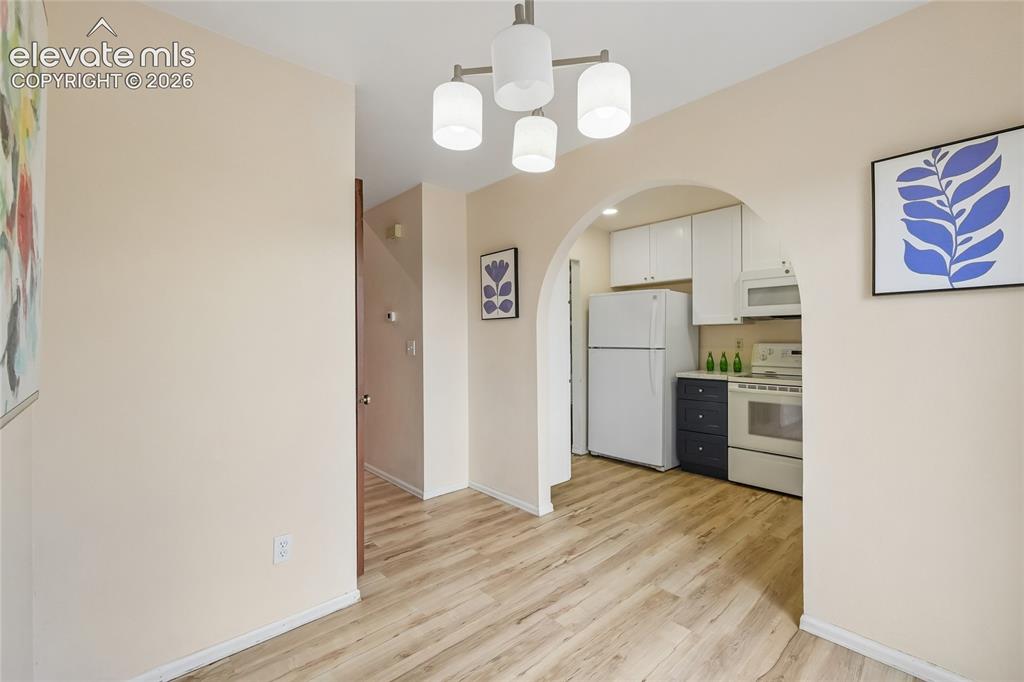 Image 8 of 26: Kitchen