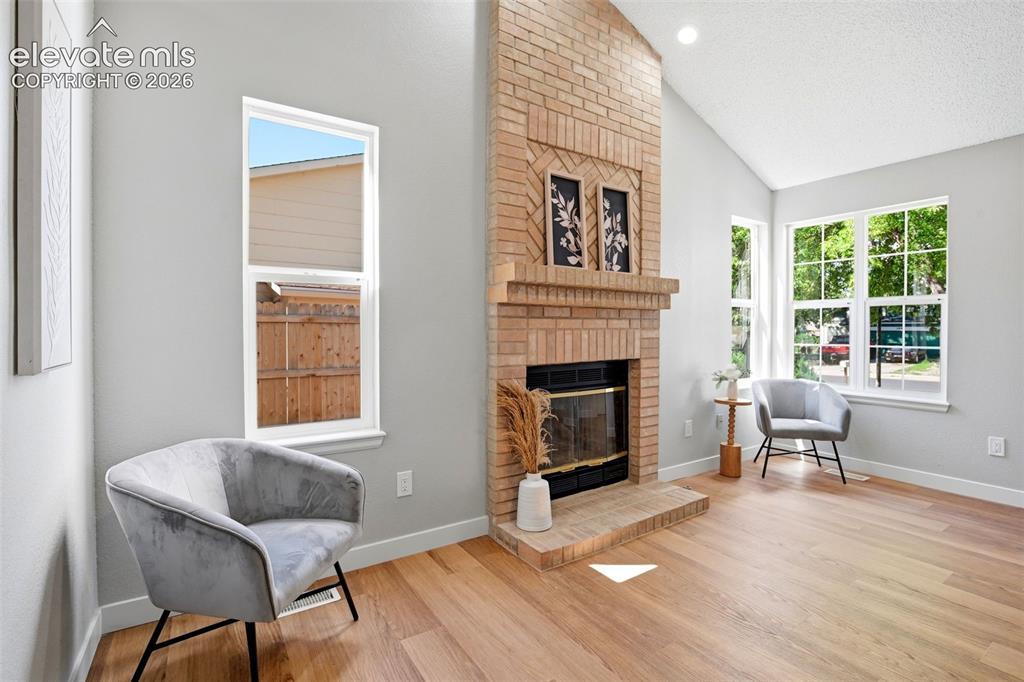 Image 11 of 50: Sitting Room