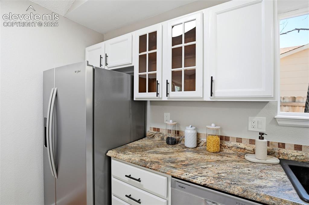Image 17 of 50: Kitchen