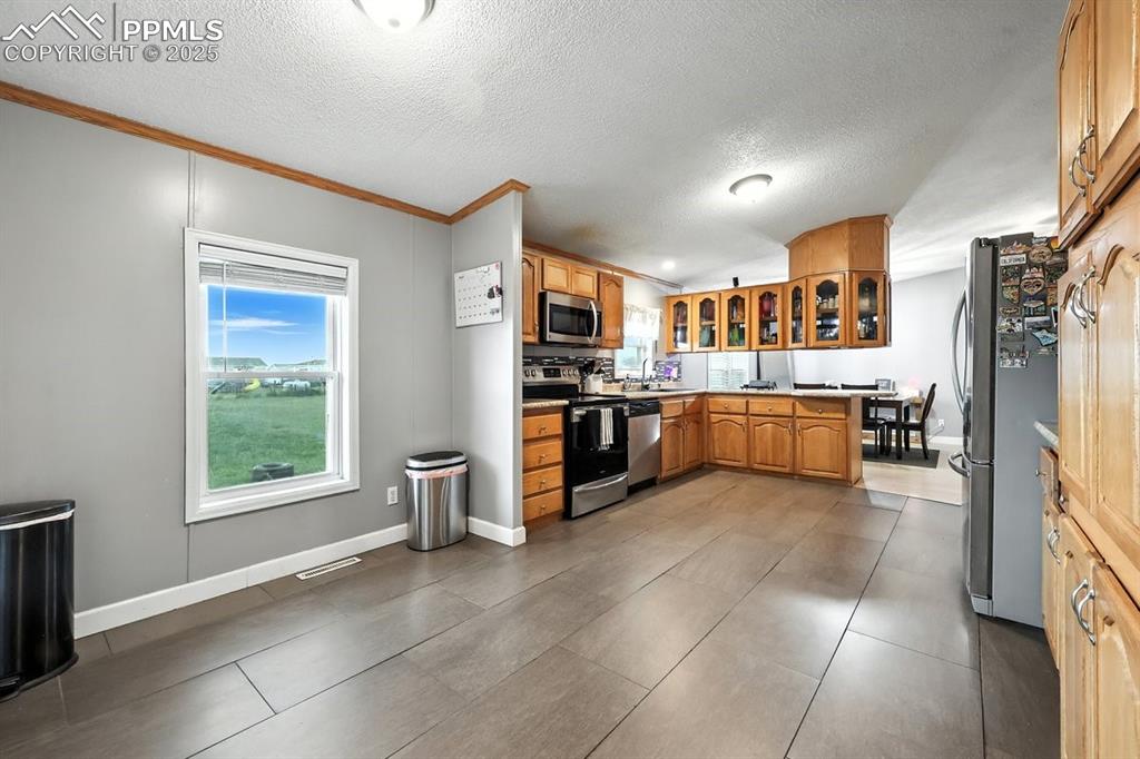 Image 10 of 44: Kitchen