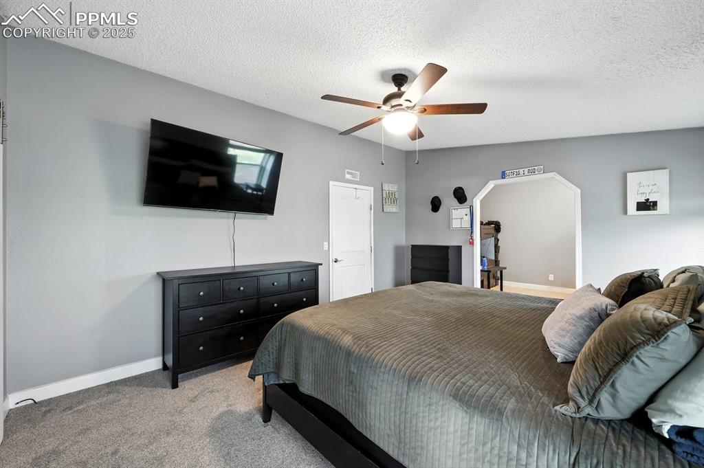 Image 17 of 44: Bedroom